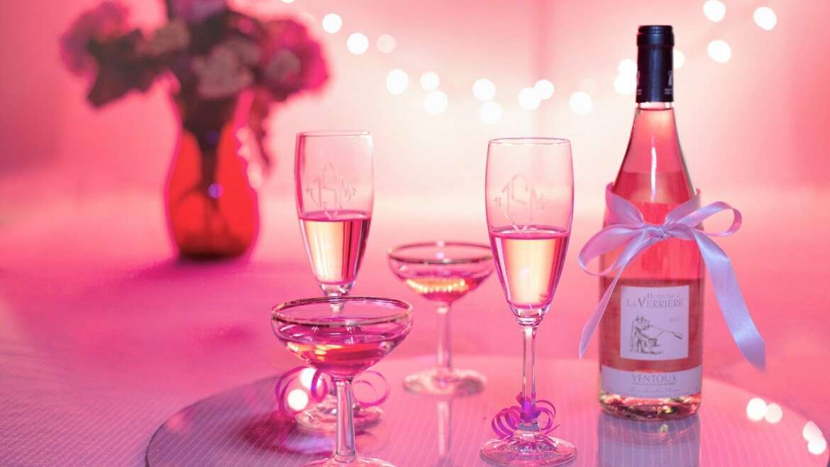 Wino w kolorze różu